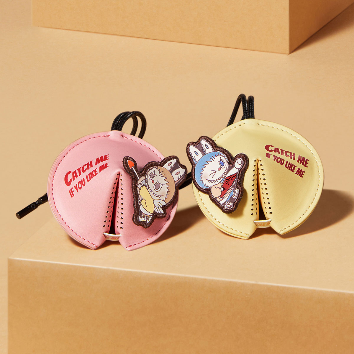 THE MONSTERS Catch Me If You Like Me THE MONSTERS Catch Me If You Like Me Series-Vinyl Doll Gift Box